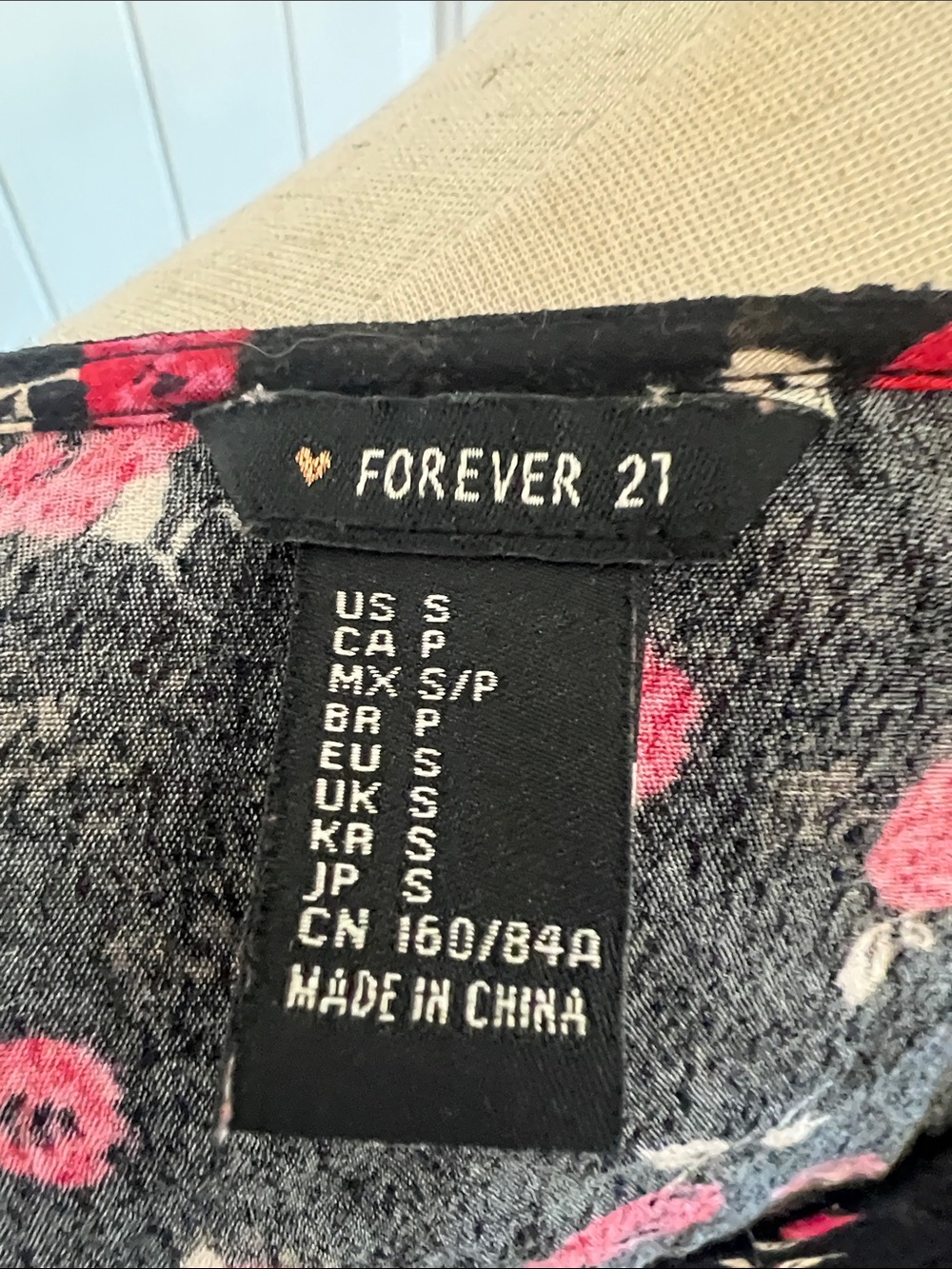 Forever 21 Women's Black Floral Lace-Up V-Neck Top - Picture 4 of 4